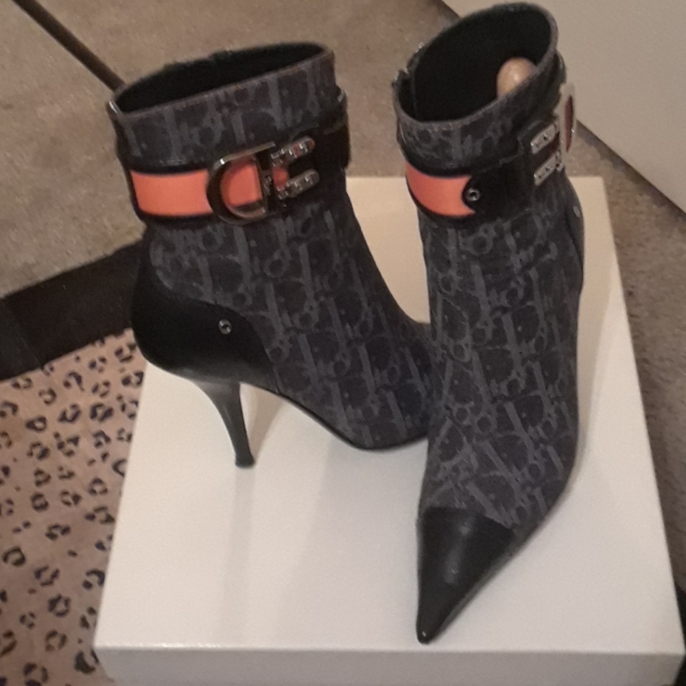 LIKE NEW❣DIOR Booties